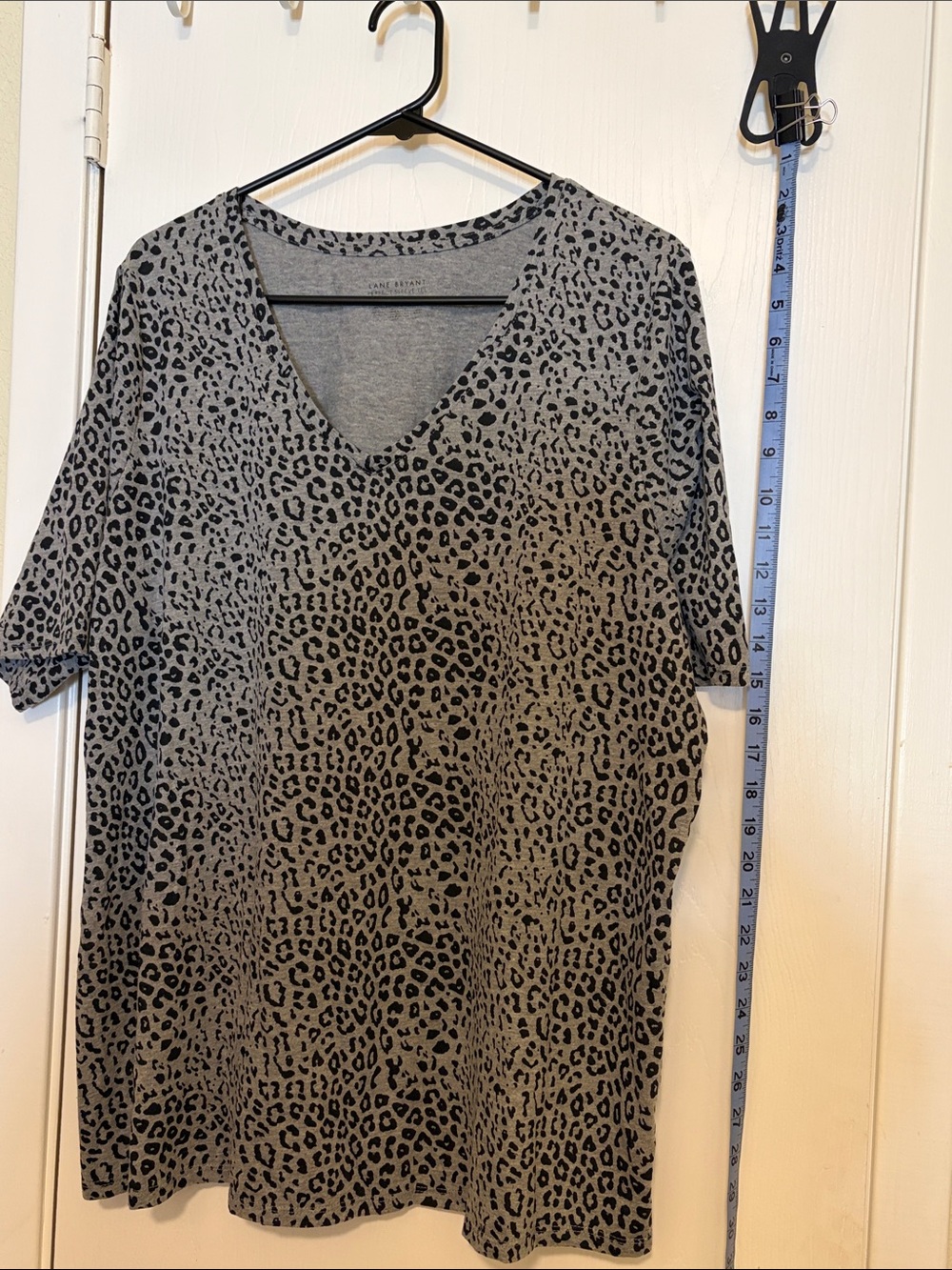 Lane Bryant Gray Leopard V‑Neck Short Sleeve Tee